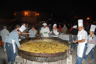 Giant paella for everyone