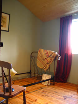 small bed room